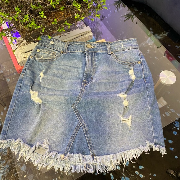 Denim frayed skirt - Picture 2 of 4